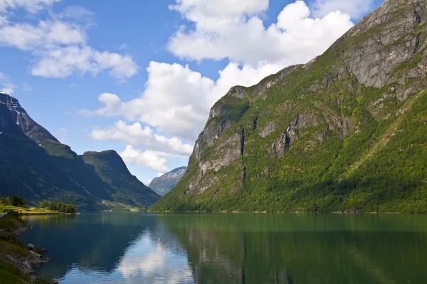 Horské jezero v Norsku — Stock fotografie