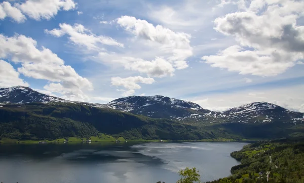 Mountain lake in Norway — Stock Photo, Image