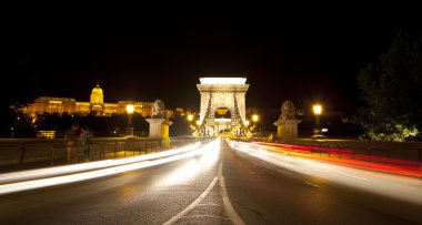 Şehirde gece trafiği