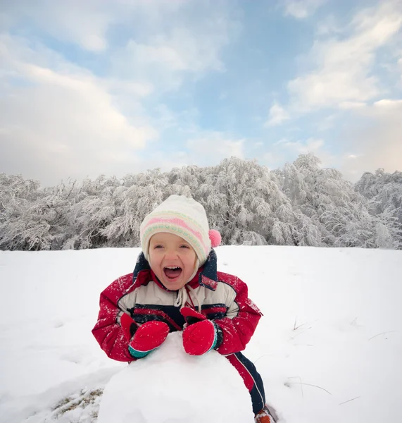 Happy little kid is playing in snow, good winter weather — Stock Photo, Image