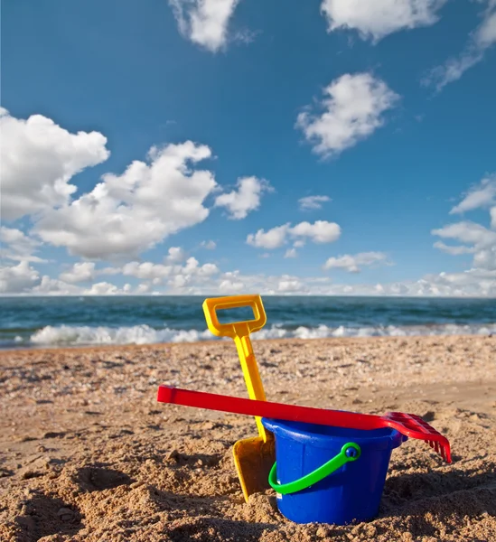 Children's beach toys on sand on a sunny day — Stock Photo, Image