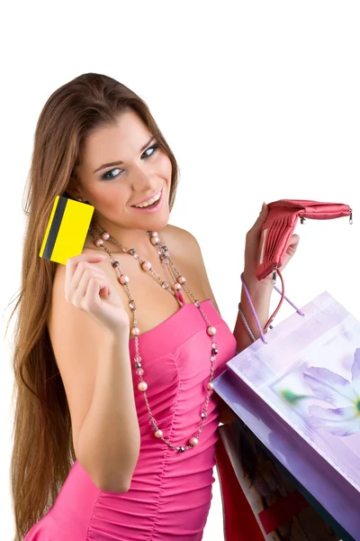 Lächelnde schöne Frau aus der Handtasche gezogen Kreditkarte — Stockfoto