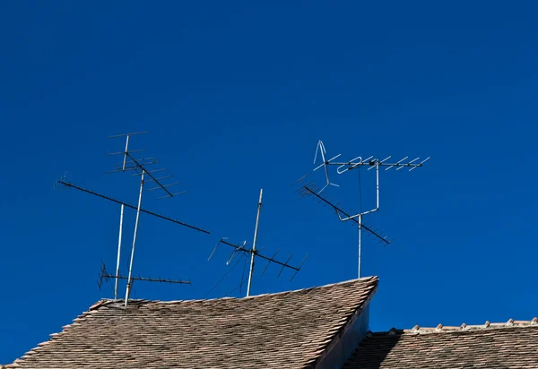 Antenas en el cielo azul —  Fotos de Stock