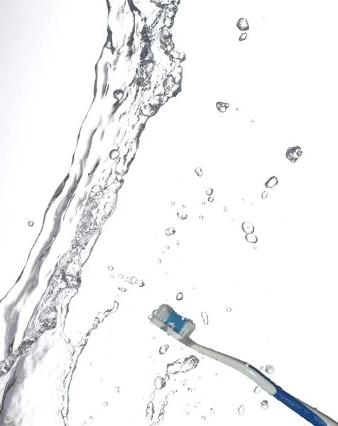 Escova de dentes em água doce — Fotografia de Stock