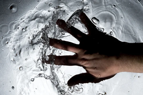 Hand on the black water — Stock Photo, Image