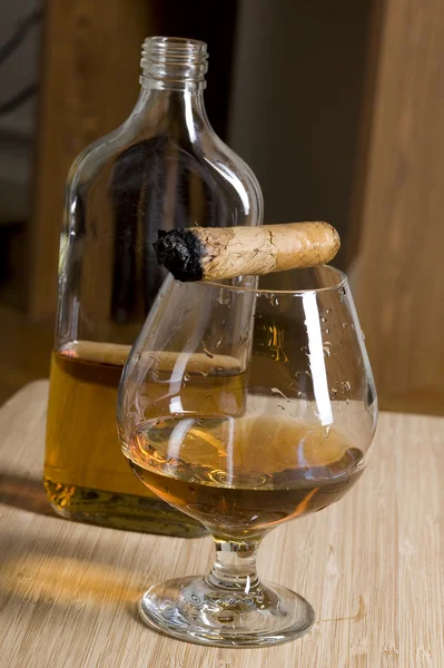 Cigar and whisky — Stock Photo, Image