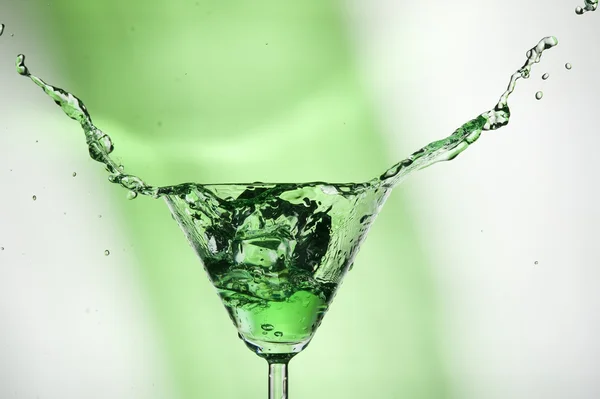 Хлюпалися зелений коктейль — стокове фото