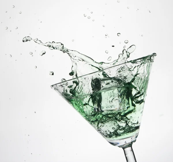 Cocktail vert éclaboussant — Photo