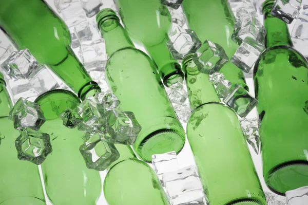 Bottiglia e ghiaccio — Foto Stock