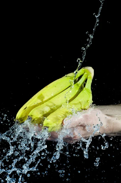 Банан и вода — стоковое фото