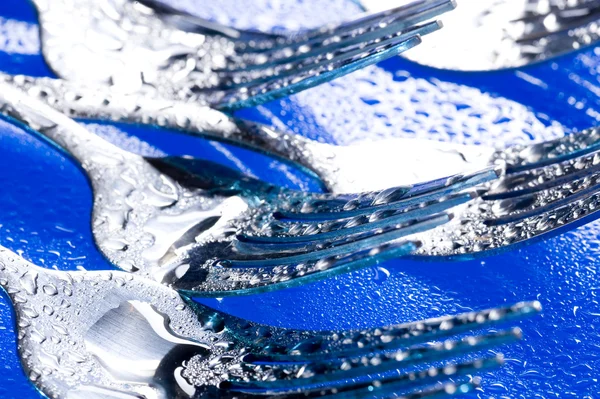 Forchetta su sfondo blu — Foto Stock