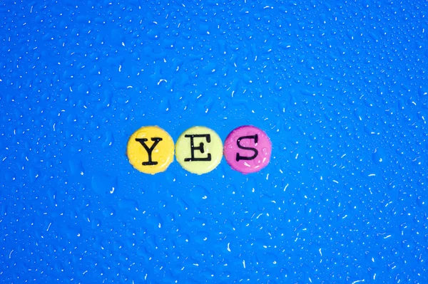 Color letter on blue background. Word yes — Stock Photo, Image