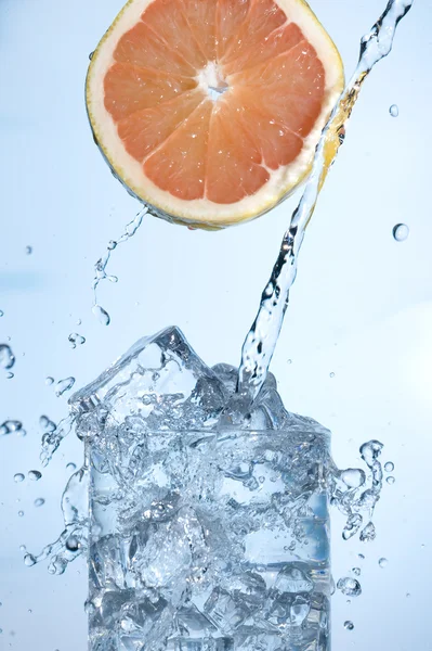 Orange avec eau — Photo