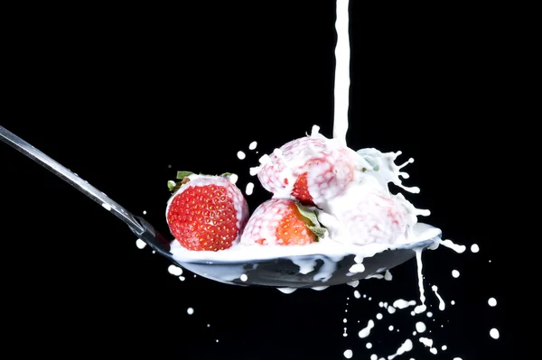 Strawberry with milk — Stock Photo, Image