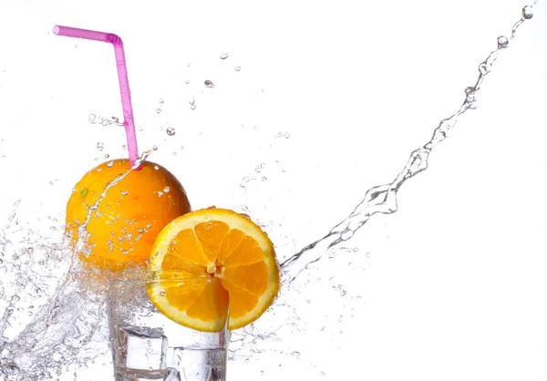Bevanda fresca e arancia — Foto Stock