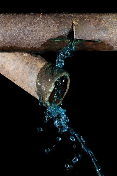 Vatten röret i vågade — Stockfoto
