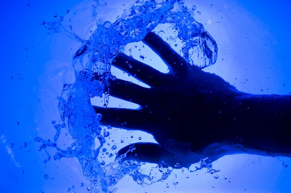 Hand in water — Stockfoto