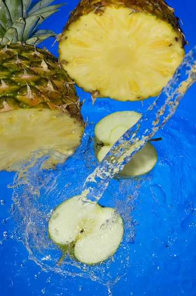 Frutas y salpicaduras de agua —  Fotos de Stock