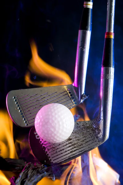ゴルフ ・ ボールおよび火 — ストック写真