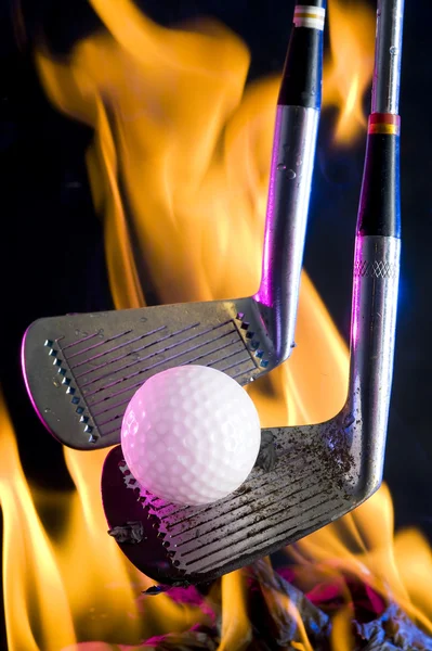 Golfový míček a oheň — Stock fotografie
