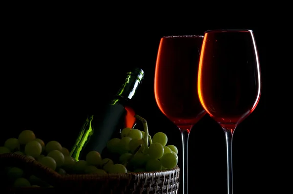 Вино с виноградом — стоковое фото