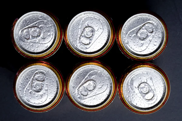 Błyszczący soda puszek piwa oglądany z góry — Zdjęcie stockowe
