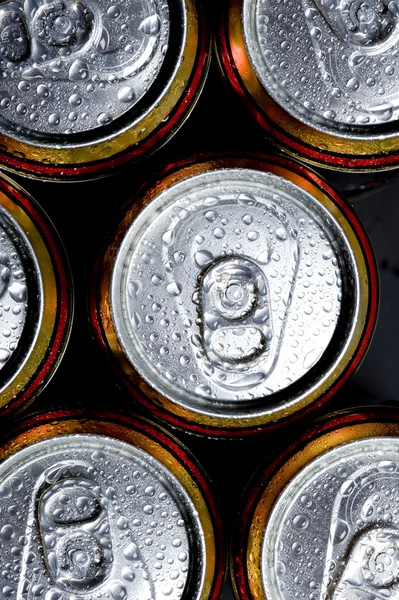 Soda brillante, latas de cerveza vistas desde arriba —  Fotos de Stock