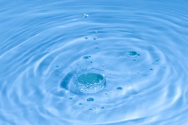 Queda de gotas de água — Fotografia de Stock