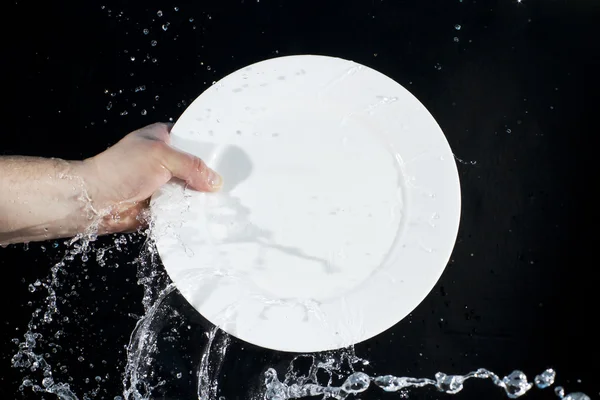 Salpicar agua en un plato — Foto de Stock