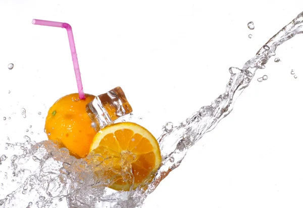Bevanda fresca e arancia — Foto Stock