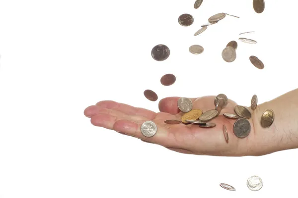 Münzen fallen in die Hand — Stockfoto
