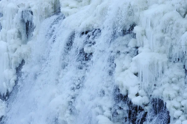 Wasserfall auf der winret Zeit — Stockfoto