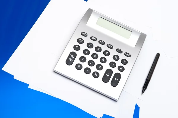 Calculator And pen — Stock Photo, Image