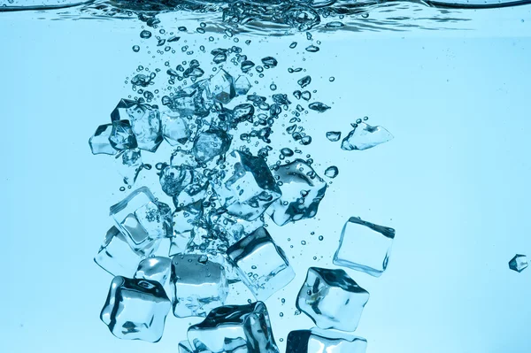 Фон з блакитним кубиком льоду — стокове фото