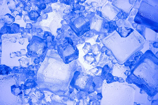 Fundo com cubo de gelo azul — Fotografia de Stock