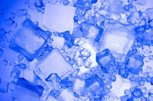 Sfondo con cubo di ghiaccio blu — Foto Stock