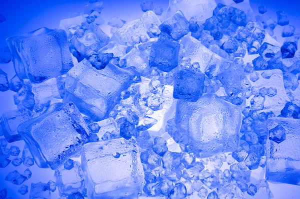 Фон с голубым кубиком льда — стоковое фото