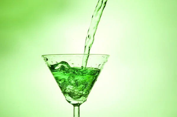 Cocktail vert éclaboussant — Photo