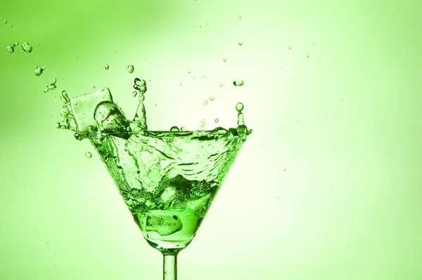 Cocktail verde salpicante — Fotografia de Stock