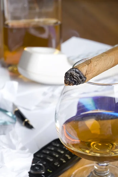 Cigar and whisky — Stock Photo, Image