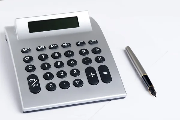 Kalkulator z piórem — Zdjęcie stockowe