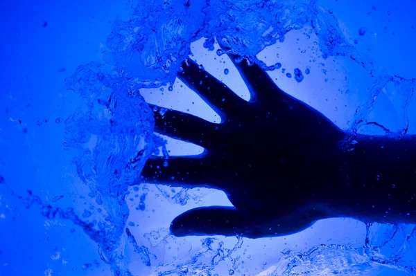 Ruce ve vodě — Stock fotografie