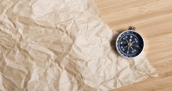 Papper och kompass — Stockfoto
