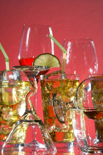Koktajli alkoholowych i bezalkoholowych napojów — Zdjęcie stockowe