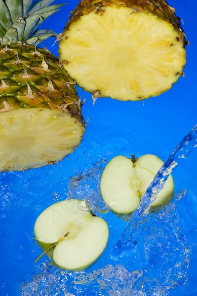 Frutta e spruzzi d'acqua — Foto Stock