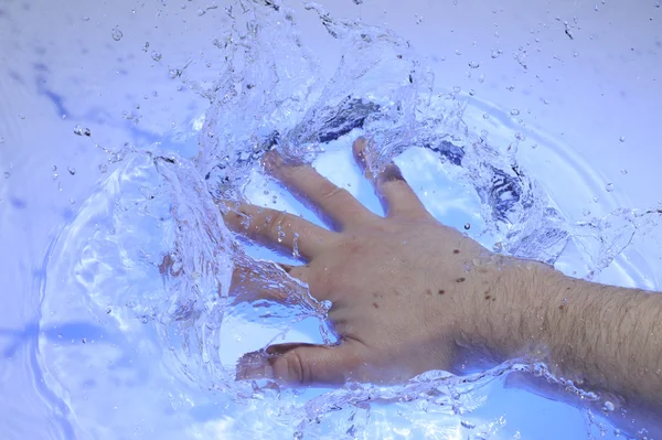 Χέρι στο νερό — Φωτογραφία Αρχείου