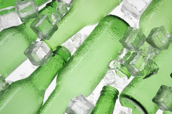 Flasche und Eis — Stockfoto