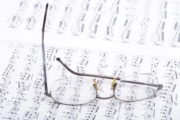 Bloco de notas e óculos — Fotografia de Stock