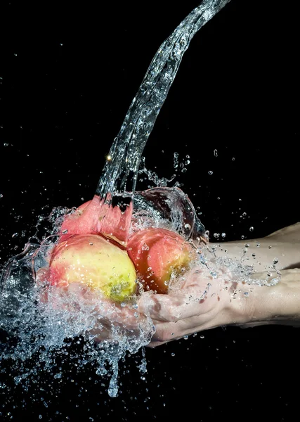 Manzana y agua —  Fotos de Stock