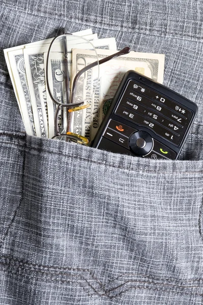 Dollar met telefoon in de zak — Stockfoto